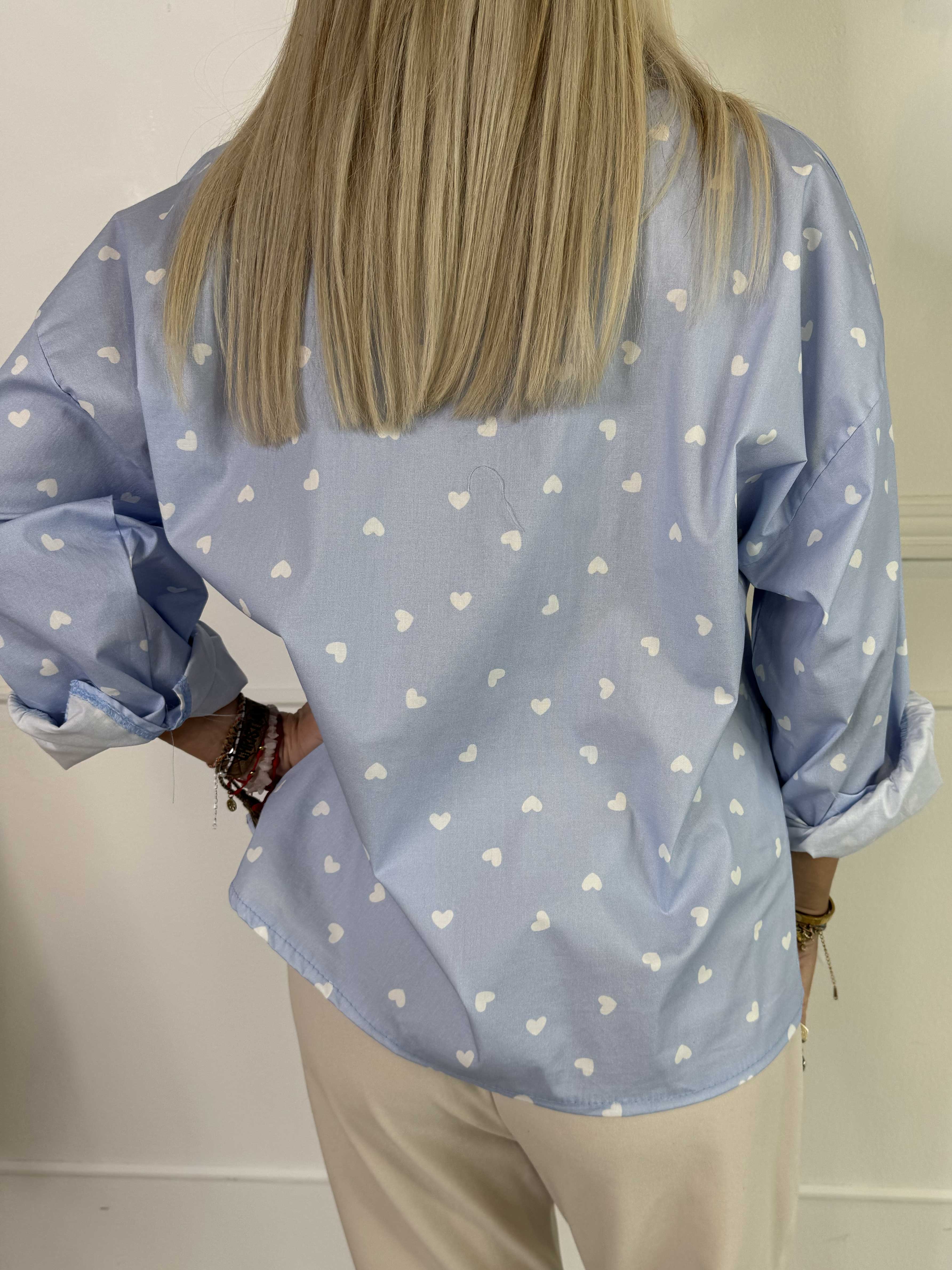 Olivia - Söt skjorta med söta små hjärtan